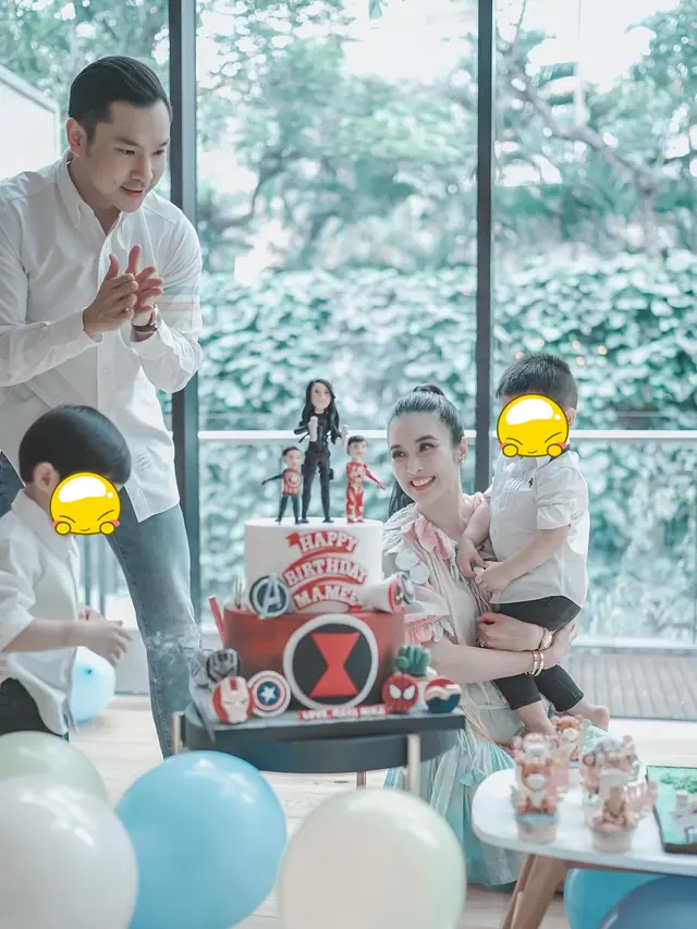 6 Potret Ulang Tahun Sandra Dewi yang ke-38 Tahun, Bentuk Kuenya Unik