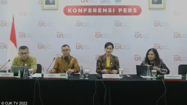 Anggota Dewan Komisioner OJK Bidang Edukasi dan Perlindungan Konsumen, Friderica Widyasari Dewi (Kedua dari kanan). (Dok OJK)