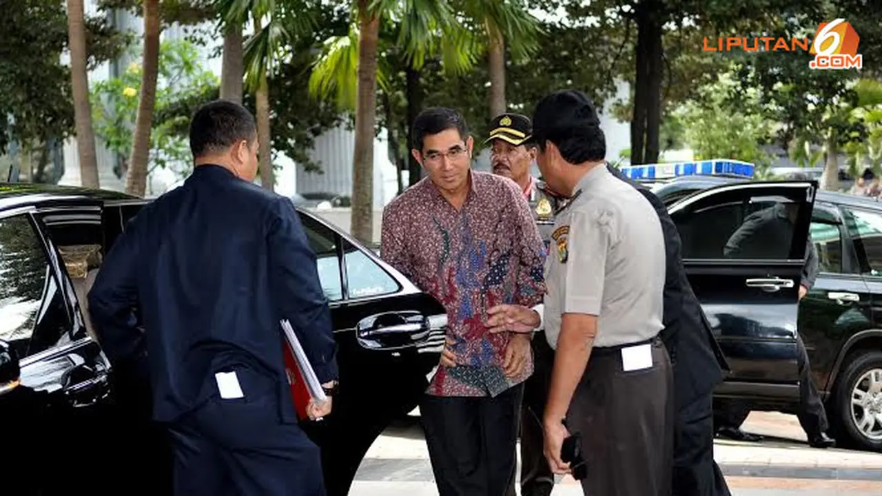 1foto-ketua-mk-131212b.jpg