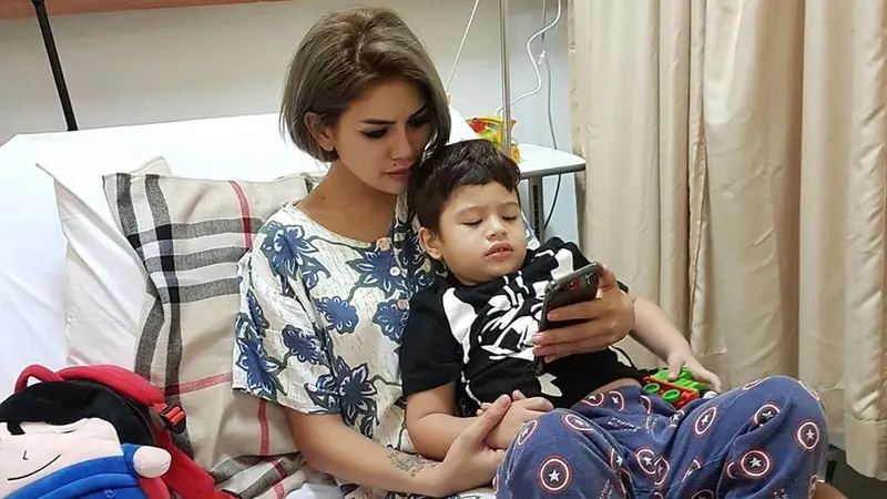 Momen Kebersamaan Nikita Mirzani dengan Buah Hati