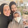 Setiap momen bertemu, Laudya Cynthia Bella, Zaskia dan Shireen Sungkar tak melupakan untuk berpose bareng. (Foto: Instagram/@laudyacynthiabella)