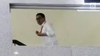 Anggota DPR Fraksi PAN, Sukiman menaiki tangga menuju ruang pemeriksaan di Gedung KPK, Jakarta, Rabu (20/2). Sukiman diperiksa terkait kasus dugaan suap pengurusan dana perimbangan Kabupaten Pengunungan Arfak, Papua. (Merdeka.com/Dwi Narwoko)