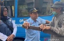 Viral! Pengemis Modus Pemulung di Cengkareng Terjaring, Warga Jakbar Diimbau Tak Beri Uang Sembarangan