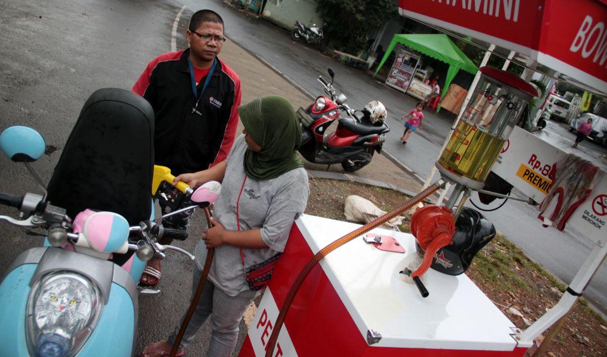 Tak berhenti disitu, Irto mengatakan pihaknya juga mengkaji usulan pengusaha Pertashop yang meminta ikut menjual Pertalite, BBM bersubsidi.