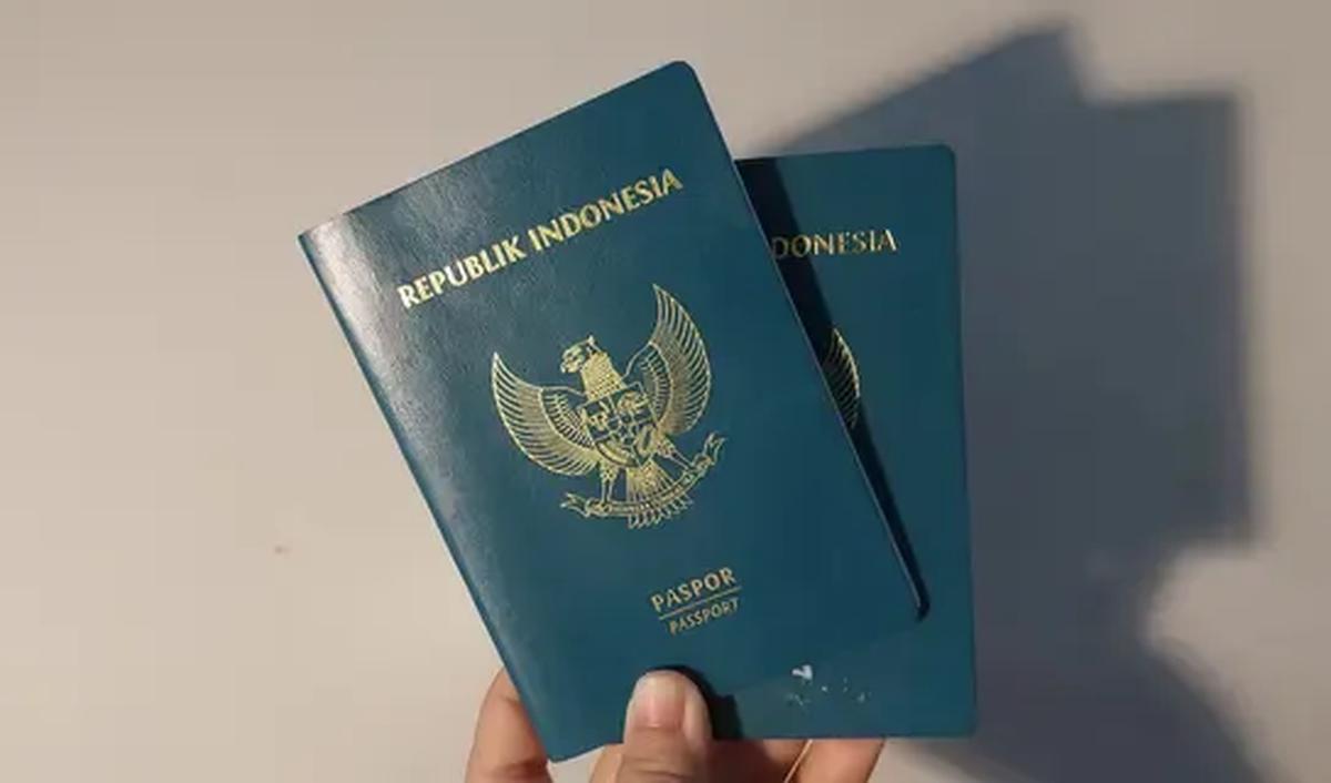 Direktorat Jenderal Imigrasi juga membenarkan ketiganya dicegah ke luar negeri. Permintaan pencegahan dilakukan oleh KPK.