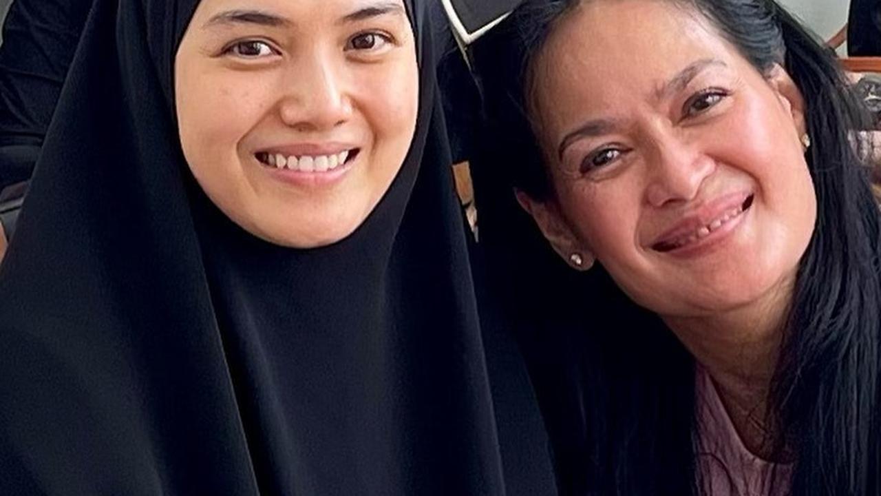 Bahagia Selalu Dilibatkan Soal Cucu, Ini 7 Potret Donna Harun dengan Herfiza Sang Menantu