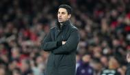 Manajer Arsenal, Mikel Arteta, berdiri di tepi lapangan saat pertandingan Liga Inggris melawan Manchester United di Emirates Stadium, Minggu (25/1/2026). (AP Photo/Kirsty Wigglesworth)