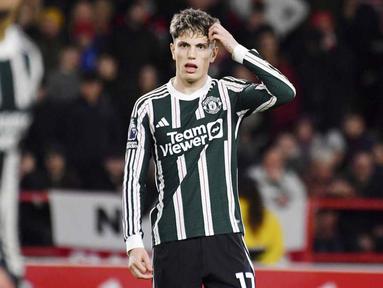 Pemain Manchester United, Alejandro Garnacho, tampak kebingungan saat MU ditaklukkan Nottingham Forest pada laga pekan ke-20 Premier League 2023/2024, Minggu (31/12/2023) dini hari WIB. (AP Photo/Rui Vieira)