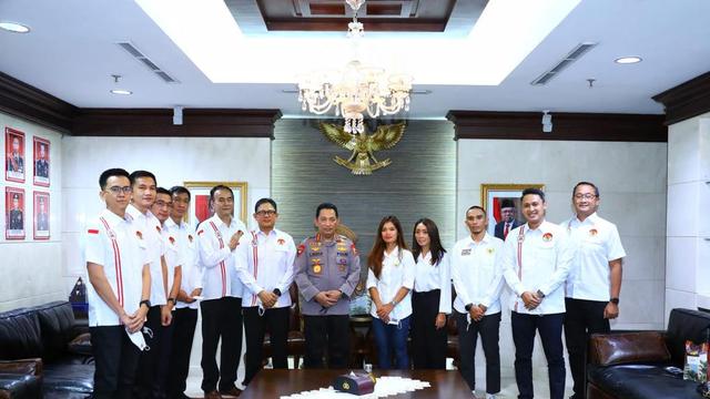 Atlet balap sepeda putri Ayustina Delia Priatna diterima Ketum PB ISSI Listyo Sigit Prabowo