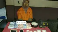 Janda beranak dua menjadi bandar narkoba dengan memantau gerak-gerik polisi melalui CCTV. (Liputan6.com/Syukur)