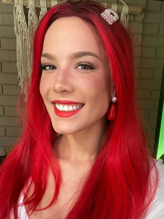 Halsey (Instagram/ iamhalsey)