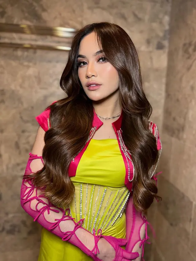 Tampilan Perdana Mahalini Raharja Setelah Menikah dengan Rizky Febian, Makin Glowing dan Kece dengan Outfit Neon