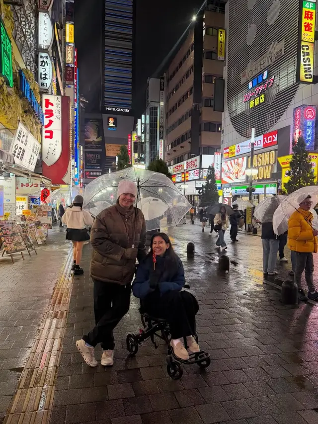 Baby Moon Romantis di Jepang, Gaya Shenina Cinnamon Serasi Bareng Angga Yunanda saat Jalan-jalan hingga Beli Baju Bayi