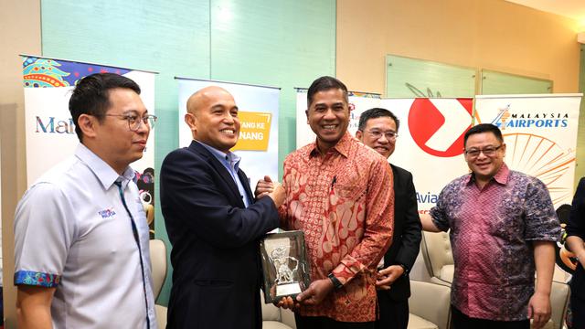 Acara seremoni peluncuran pembukaan rute Jakarta-Penang oleh TransNusa Airlines di Bandara Internasional Penang, Senin (24/11/2025).