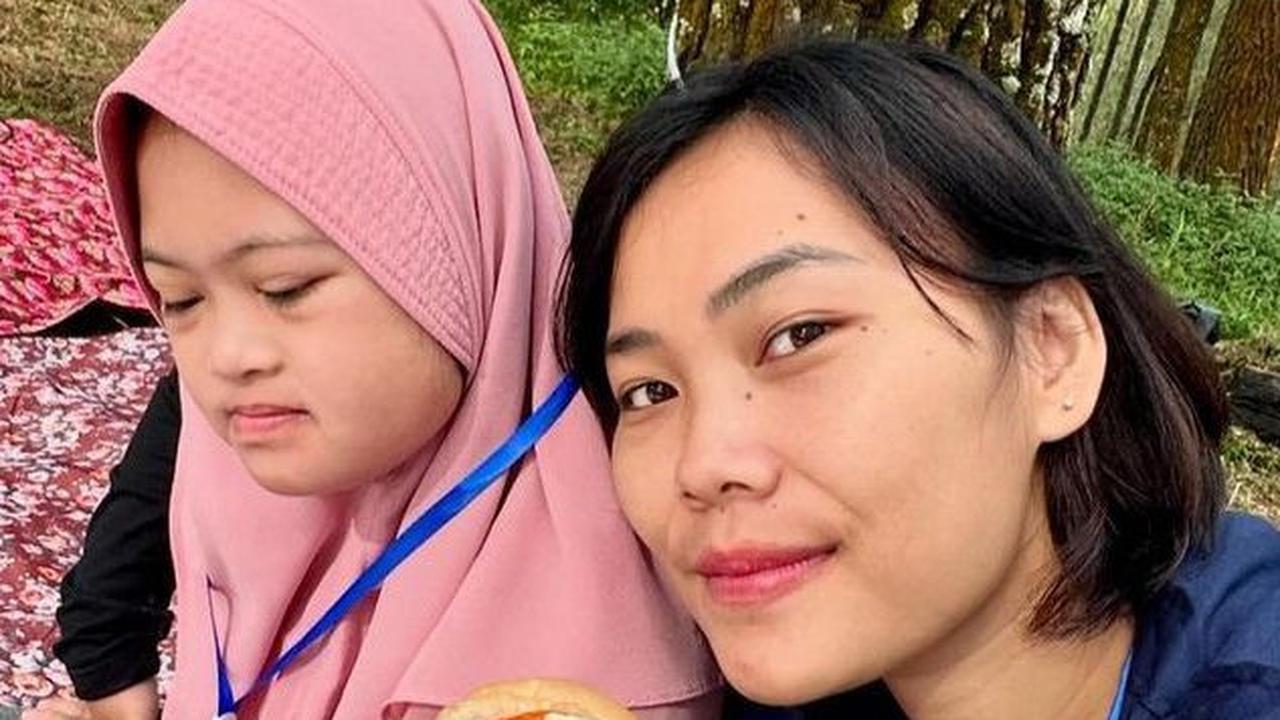 Di acara Charity Glam Camp, Aqia terlihat menghabiskan waktu makan burger bersama Inaz, salah satu peserta, yang memberinya pelajaran tentang kesabaran dan kasih sayang yang sederhana.<br>