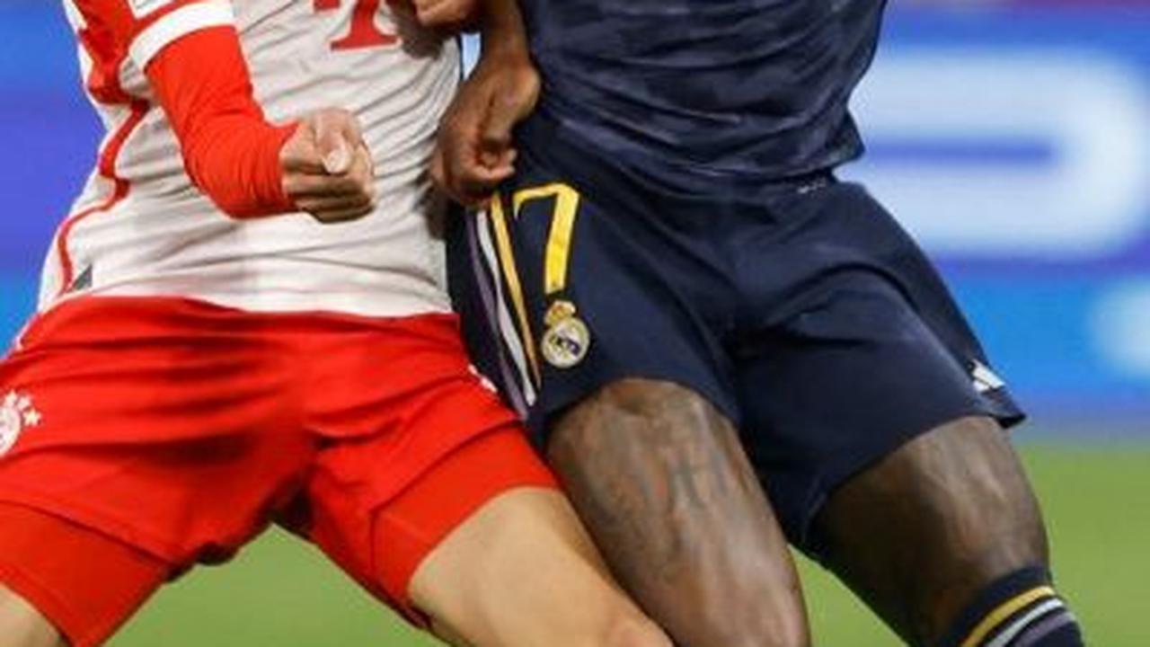 Bermain di hadapan puluhan ribu suporternya, Bayern Munchen tampak leluasa untuk menekan sejak awal laga.&nbsp;Bayern mengambil inisiatif serangan dan langsung mengurung tim tamu.&nbsp;Foto: Michaela Stache/AFP