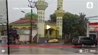 Hujan disertai angin kencang menerjang Kabupaten Lebak, Banten, Selasa, 12 Maret 2024. Buntut dari cuaca ekstrem itu menyebabkan puluhan rumah rusak dan menghempaskan dua kubah masjid di wilayah tersebut.(Foto:Liputan6)