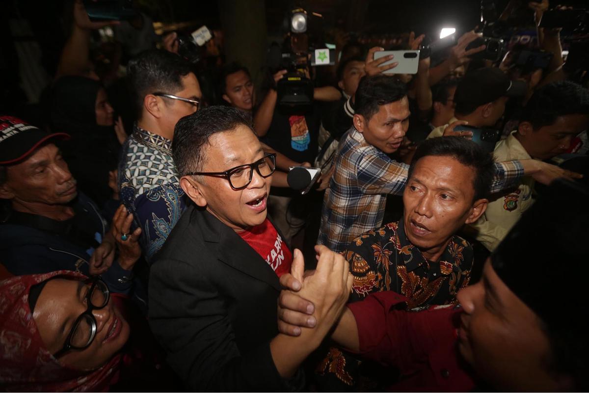 FOTO: Bebas Lewat Amnesti, Hasto Kristiyanto Resmi  Keluar dari Rutan KPK