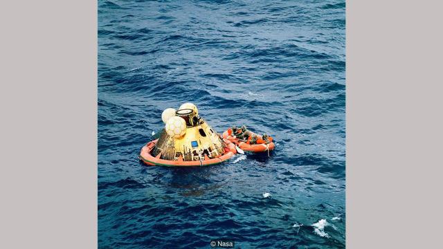 Para astronaut mendarat dengan aman di Samudra Pasifik (NASA)