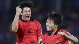 Pemain Korea Selatan U-20, Choi Seok-hyun, melakukan selebrasi setelah mencetak gol ke gawang Ekuador pada laga babak 16 besar Piala Dunia U-20 di Stadion Santiago del Estero, Kamis (1/6/2023). Korea menang dengan skor 3-2. (AP Photo/Nicolas Aguilera)