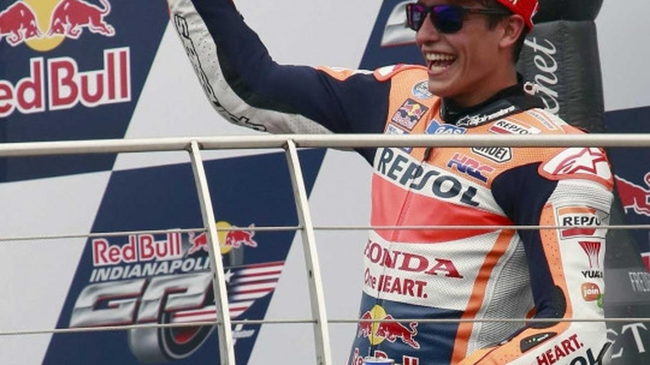 Gaya Marc Marquez rayakan juara MotoGP Indianapolis di podium