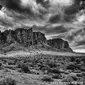 Gunung Tahayul (Superstition Mountain), Arizona, Amerika Serikat. (Foto: s3.amazonaws.com) 