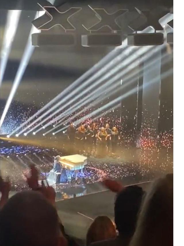 7 Potret Uya Kuya Nonton Putri Ariani di Final AGT, Merinding Pas Dengar Langsung