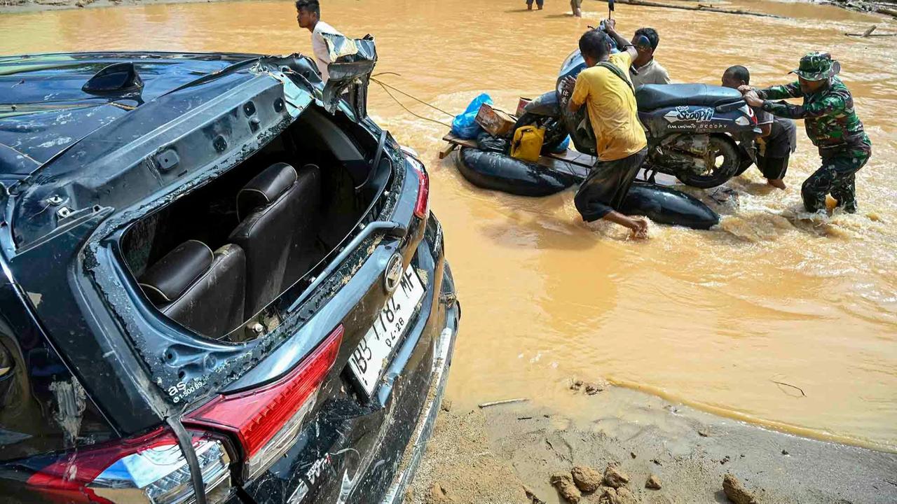 FOTO: Wilayah Masih Tergenang, Situasi Paska Banjir Bandang  di Tapanuli Tengah Belum Pulih