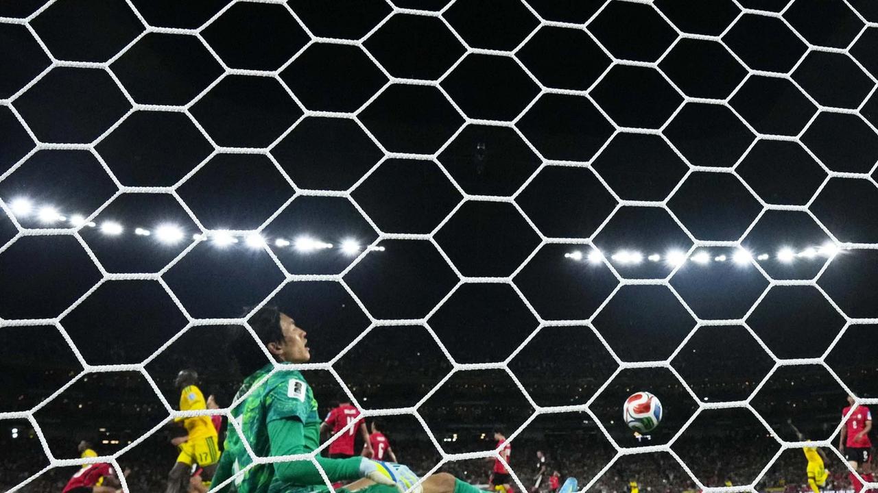 FOTO: Afrika Selatan Cetak Sejarah Lolos ke 32 Besar Piala Dunia
