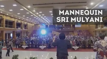 Usai memberikan kuliah umum (29/11) di Universitas Padjadjaran dengan tema "Kenali Anggaran Negeri", Menteri Keuangan Sri Mulyani ikut aksi mannequin challenge bersama para mahasiswa dan dosen 