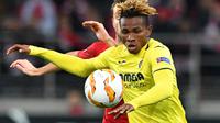 Penggawa Villarreal Samuel Chukwueze (kanan). (AFP/Mladen Antonov)