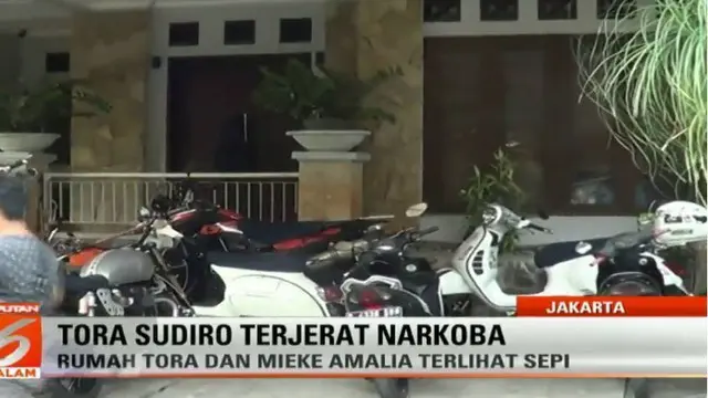Tora Sudiro dan istrinya Mieke Amalia ditangkap Satnarkoba Polres Jakarta Selatan Kamis pagi dengan barang bukti 30 butir pil dumolid.