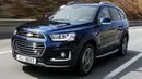 Chevrolet Captiva 2013-2018 merupakan medium SUV saingan Honda CR-V dan Nissan X-Trail. Mobil Amerika ini memiliki paras paling gagah dan berotot di kelasnya. Opsi mesin diesel turbo menjadi satu-satunya di kelasnya dengan penggerak FWD dan AWD. Saat ini mobil ini dibanderol di pasar mobil bekas seharga Rp140 juta hingga Rp280 juta tergantung tahun dan kondisinya. (Source: review.bukalapak.com)