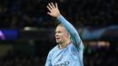 <p>Pemain Manchester City, Erling Haaland melakukan selebrasi setelah mencetak gol kelimanya ke gawang RB Leipzig pada laga leg kedua 16 Besar Liga Champions 2022/2023 di Etihad Stadium, Manchester, Rabu (15/03/2023). The Cityzens berhasil melaju ke babak perempat final setelah berhasil menang dengan skor 7-0. (AP Photo/Dave Thompson)</p>