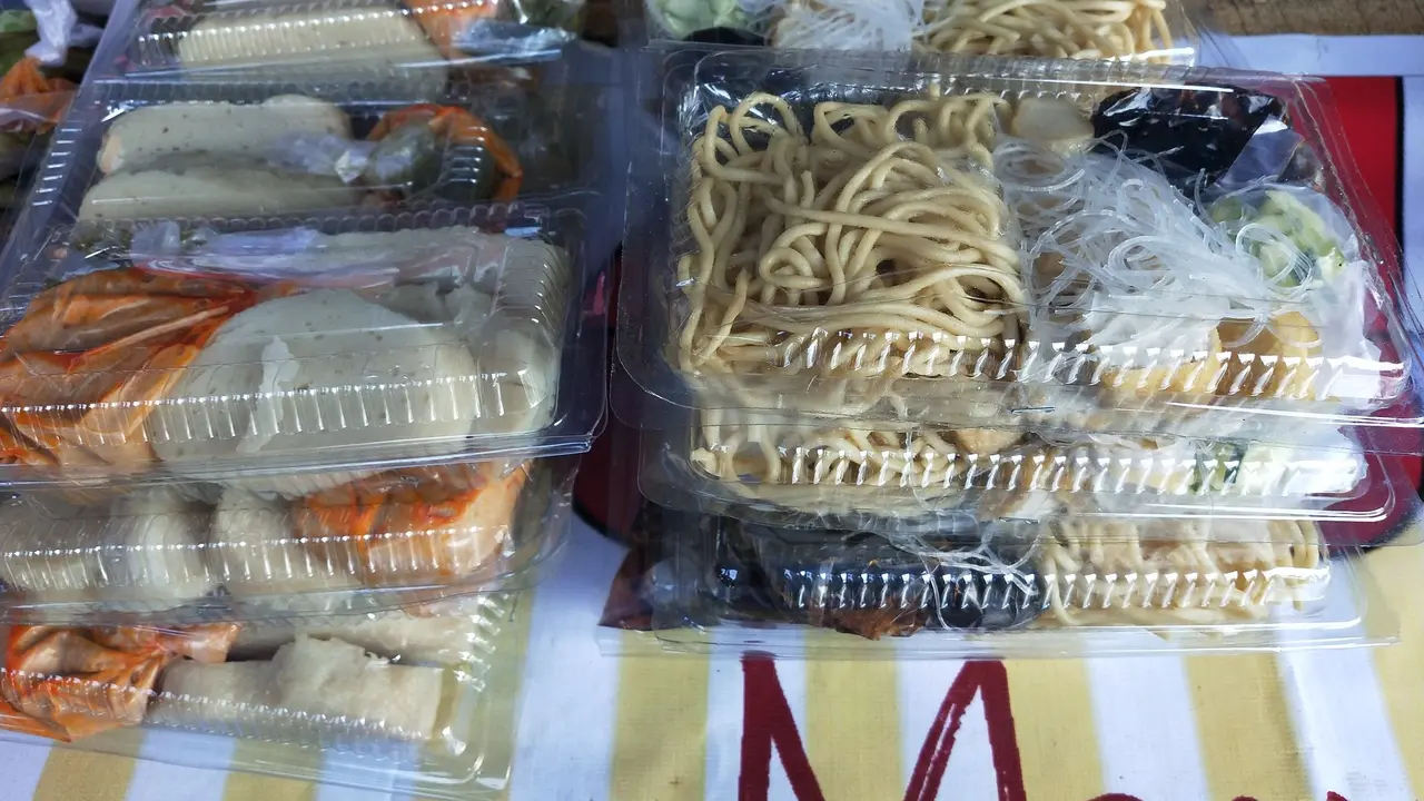Menyantap Rujak Mi Palembang, Antara Kenikmatan dan Ancaman Kesehatan