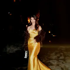 Pesona elegan terpancar dari penampilan Yuki Kato saat menikmati malam di Maroko. [@yukikt].