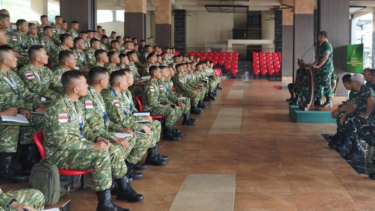 FOTO: Seratus Perwira TNI AD Siap Ikuti Pendidikan Kepemimpinan Infanteri di Pakistan