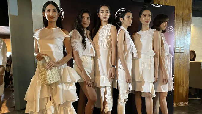 Koleksi Two Nineteen