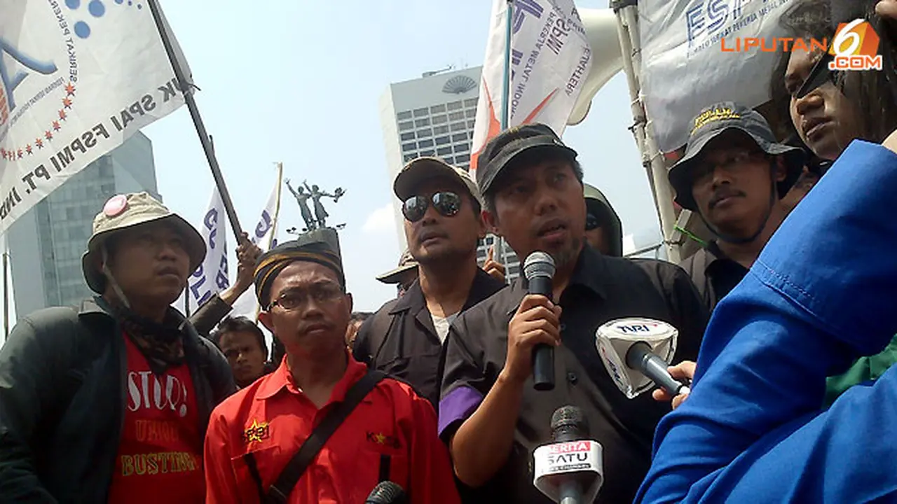 buruh-outsourcing-130923b.jpg