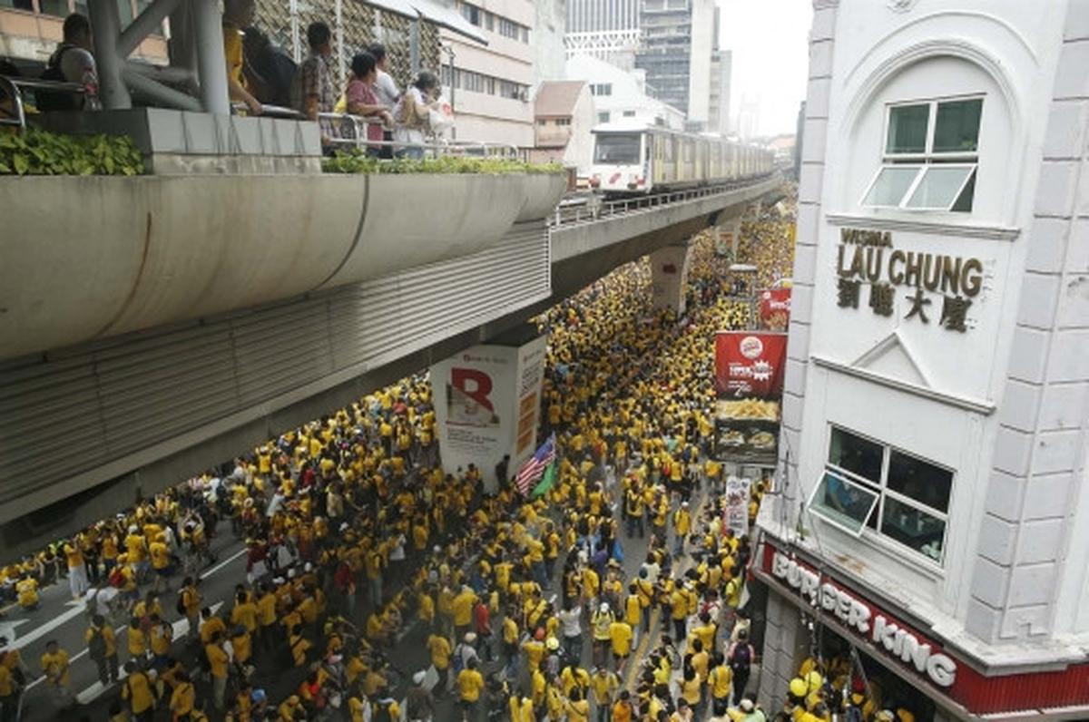 Ribuan warga Malaysia turun ke jalan tuntut Najib Razak mundur