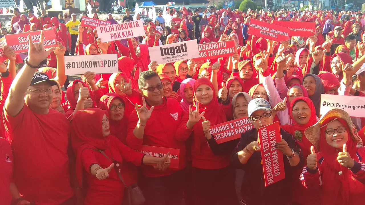Sekertaris Jenderal PDI Perjuangan Hasto Kristiyanto di Tugu Adipura, Bandar Lampung