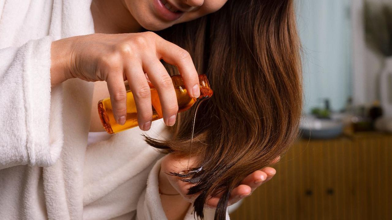 5. Rajin Menggunakan Minyak Rambut