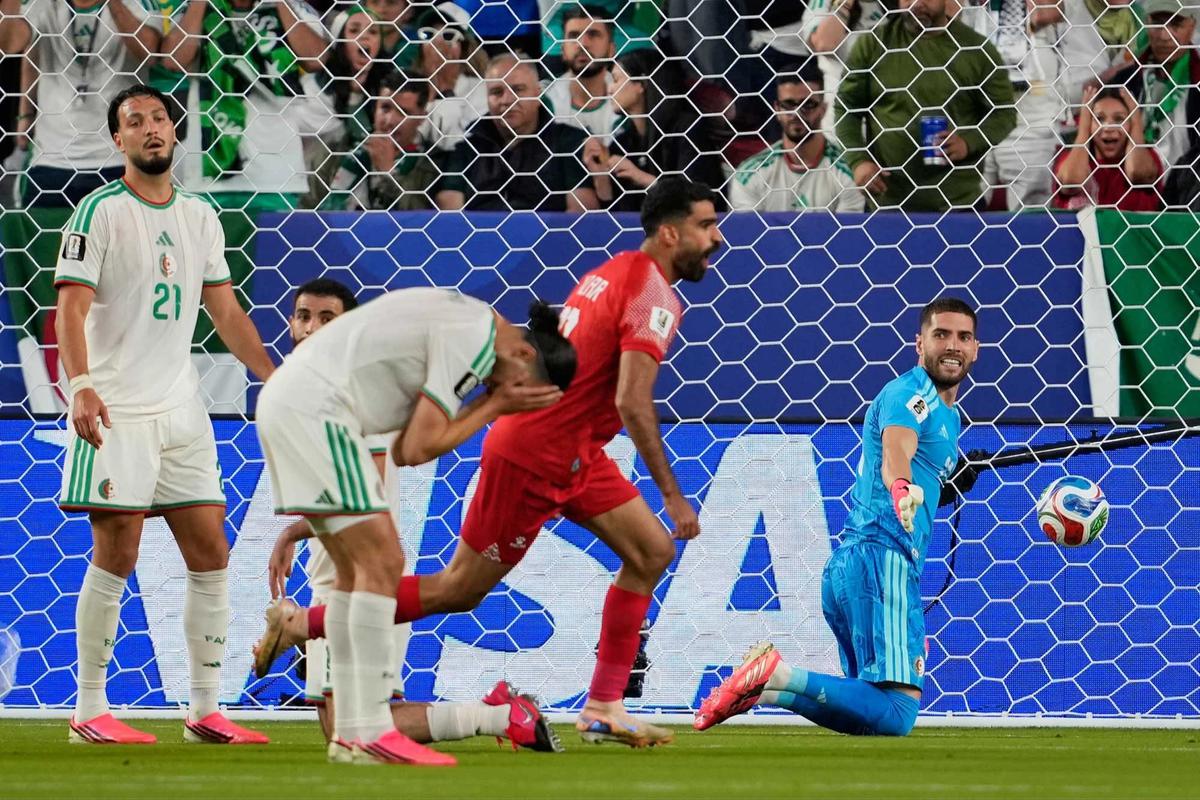 FOTO: Yordania Tersingkir Setelah Takluk  1-2 dari Aljazair
