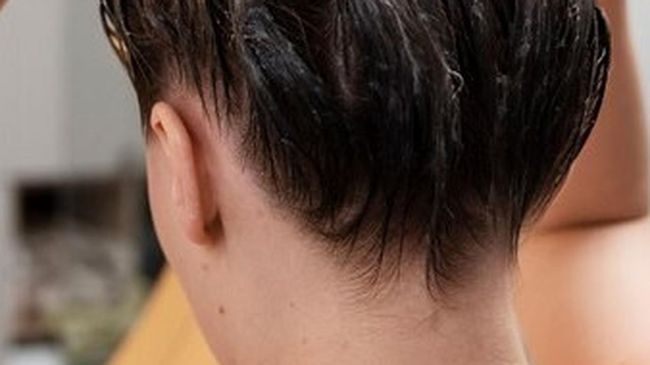 Ini semakin penting bagi  yang memiliki rambut tipis atau mengalami kerontokan rambut.