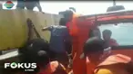 Pada hari Kamis, dalam kondisi dilanda kepanikan, mereka menyelamatkan diri dengan menggunakan pelampung dari busa yang diikat seutas tali.