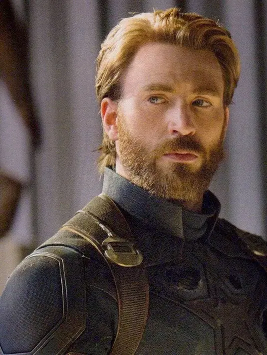"Lalu aku ingat mengatakan 'yeah, lihat dia. Dia Captain America!'" sambung John. (instagram/igchrisevans)