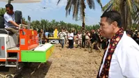 Kementerian Petanian melakukan Peremajaan Kelapa Sawit di Desa Ujung Tanjung, Kecamatan Sungai Bahar, Kabupaten Muaro Jambi, Provinsi Jambi pada Senin (10/09).