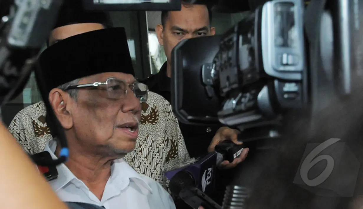 Hasyim berharap kisruh KPK-Polri bisa diselesaikan dengan pendekatan budaya, tidak semata-mata pendekatan hukum, Jakarta, Jumat (30/1/2015). (Liputan6.com/Herman Zakharia)