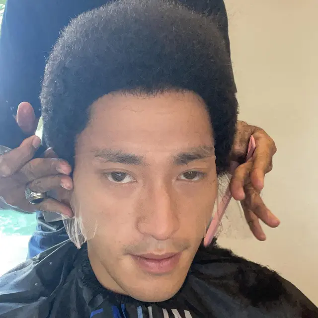 Totalitas Demi Peran, Ini 6 Potret Gaya Rambut Bio One yang Tetap Keren