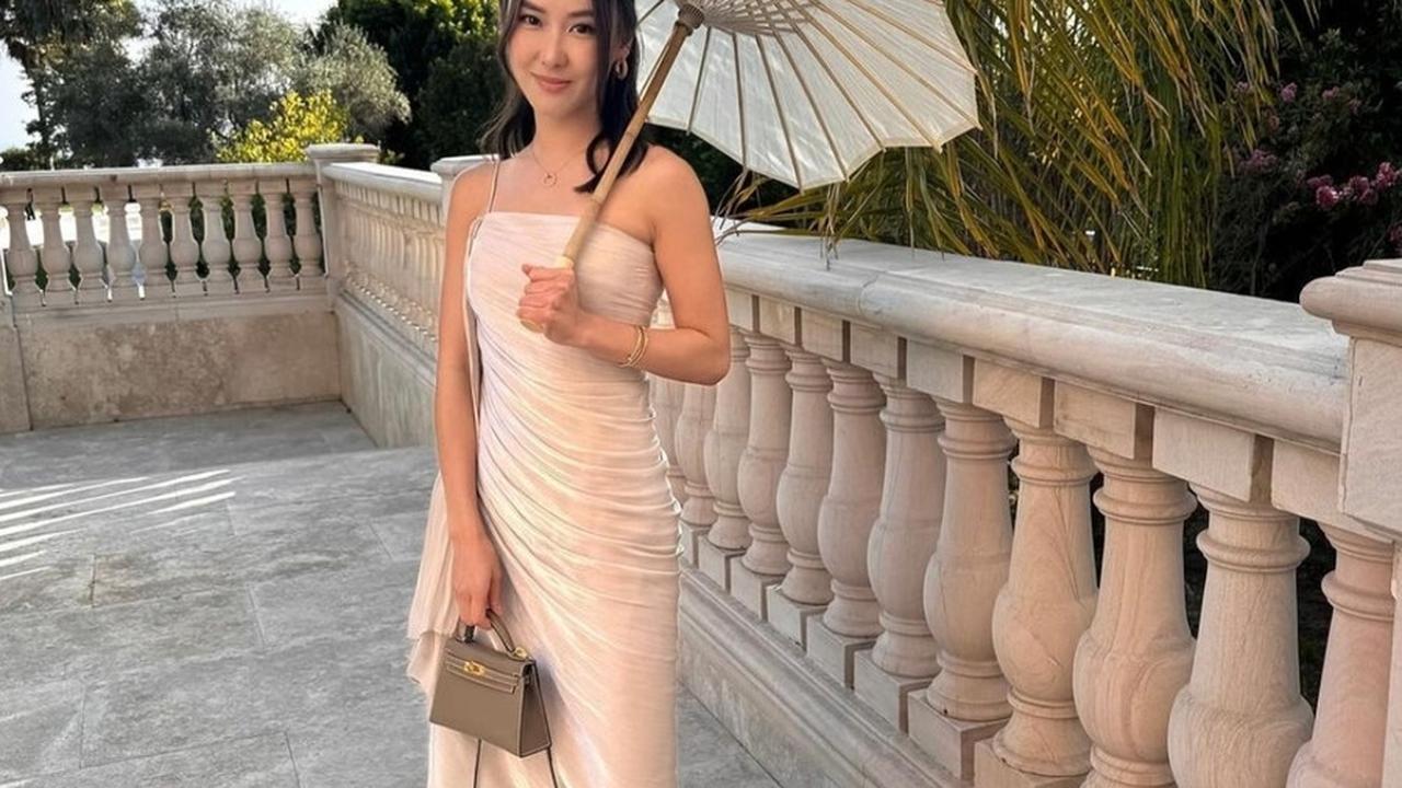 Seleb cantik Karen Vendela terbang jauh dari Indonesia ke California demi menghadiri pernikahan sahabatnya. Ia tetap anggun meski mengenakan dress kasual.<br><br>